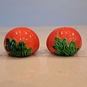 Vintage MCM Tomato Salt & Pepper Shakers Set Ceramic Hand Painted Made In Japan